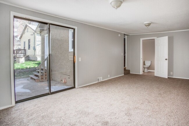 Building Photo - Freshly Updated 2-Bed Home in Independence!