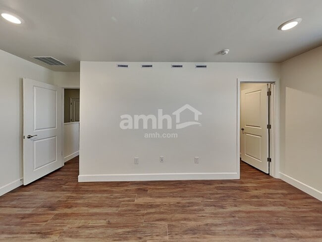 Building Photo - 7475 S Via Bombachas