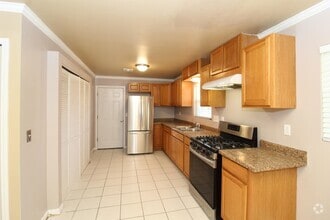 Building Photo - 709 N 12th Pl