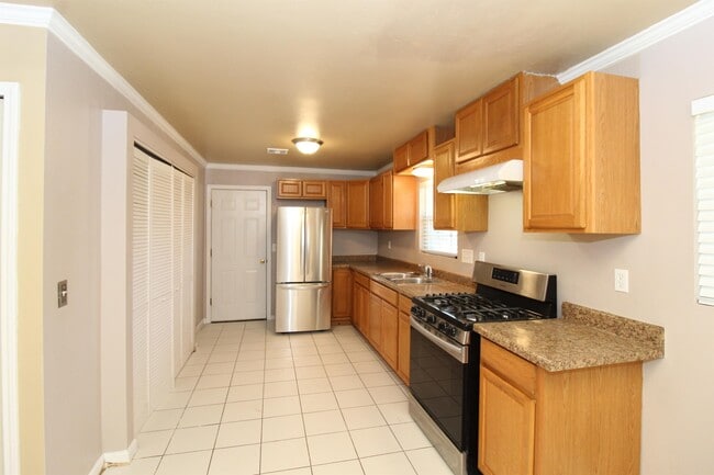Primary Photo - 709 N 12th Pl