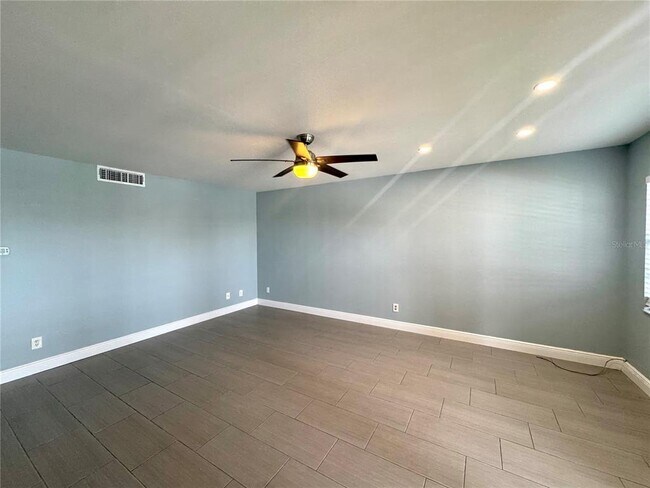 Building Photo - 12500 Capri Cir N