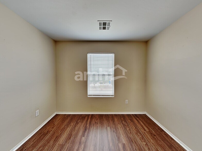 Building Photo - 4105 W Irwin Ave
