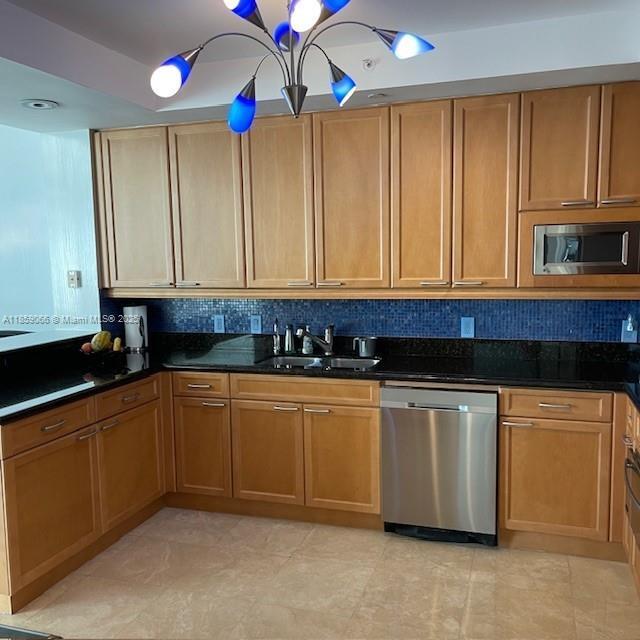Building Photo - 20201 E Country Club Dr