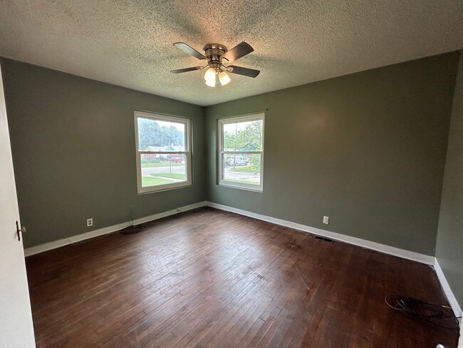 Building Photo - 5420 E 1st St N