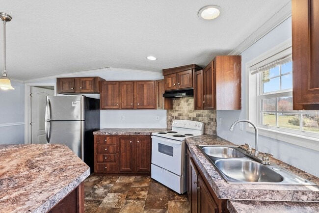 Building Photo - 3-Bedroom Home Close To Hampden-Sydney!