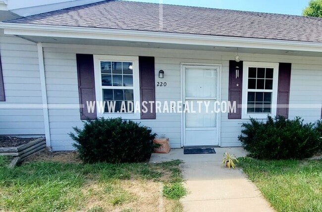 Building Photo - Beautiful 2 Bedroom/2 Bath in Raymore-Available NOW!!