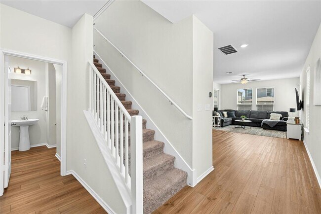 Building Photo - 1124 Aronia Ln