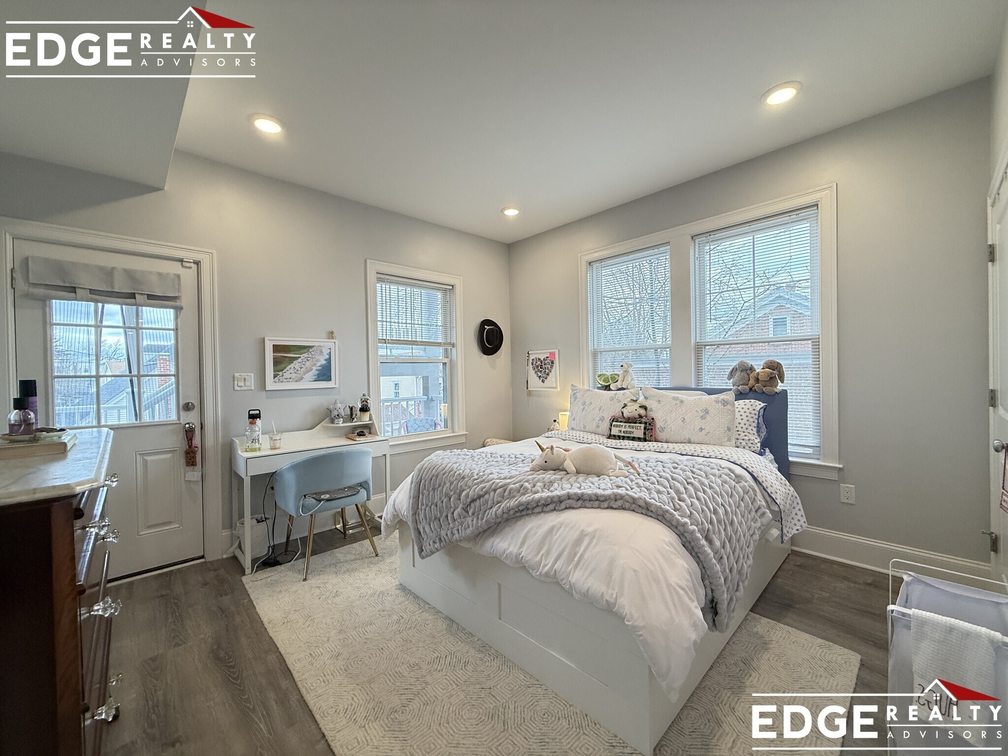 Building Photo - 225 N Harvard St