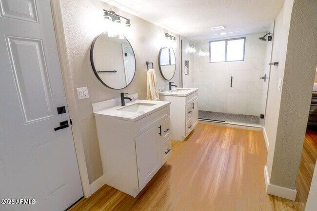 Building Photo - 113 S Ocean Dr