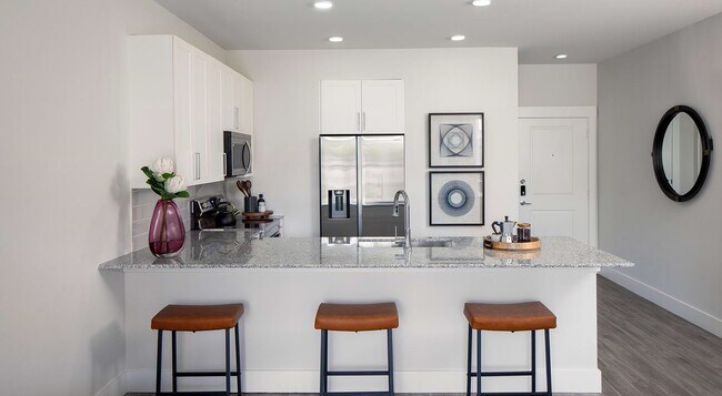 Primary Photo - 2425 Bell St