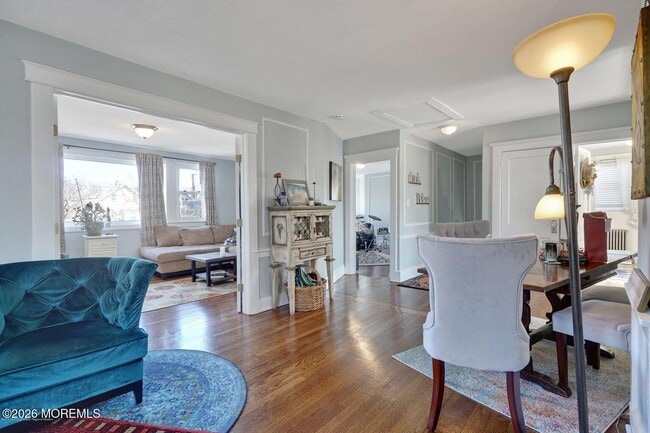 Building Photo - 304 7th Ave