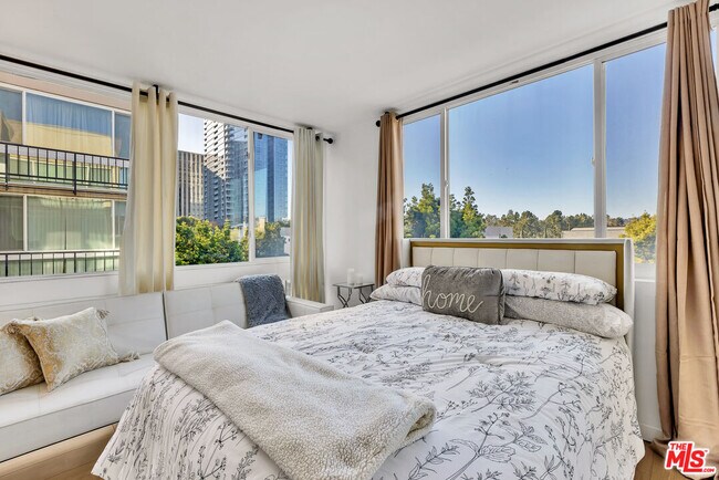 Building Photo - 9950 Durant Dr