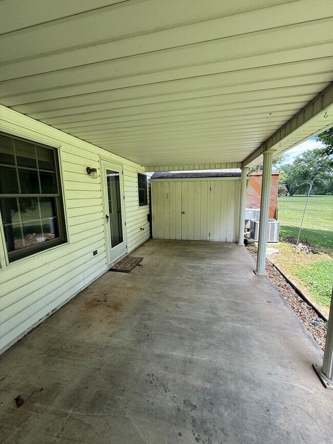 Building Photo - 3-Bedroom | 2.5-Bathroom Townhome - Attached Garage