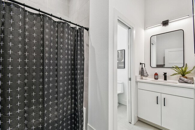 Building Photo - A charming coastal townhouse, just minutes from downtown St. Pete!