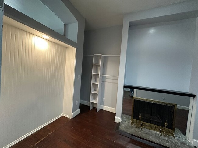 Building Photo - 3 BED | 2.5 BATH | OFF STREET PARKING | PRIVATE BACKYARD | HISTORIC DISTRICT