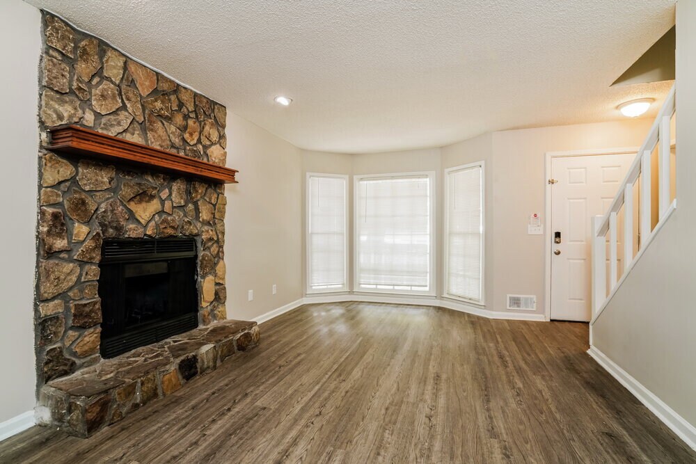 Building Photo - 3133 Glen Hollow Dr