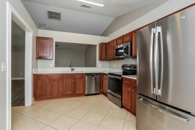 Building Photo - 1608 Twin Oak Dr W