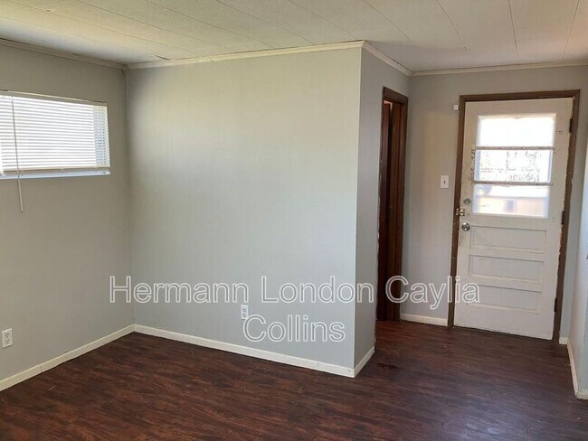 Building Photo - 6207 Tyndall Dr