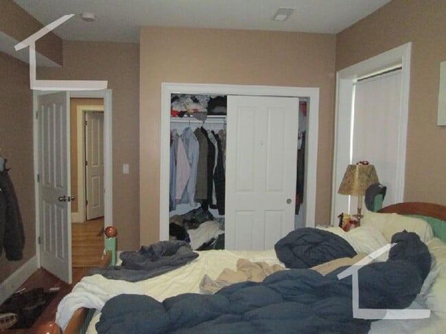 Building Photo - HUge 4 bed in Brookline