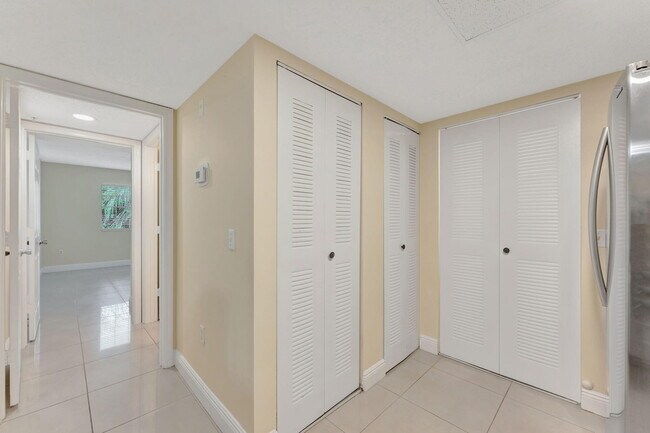 Building Photo - 5055 Wiles Rd