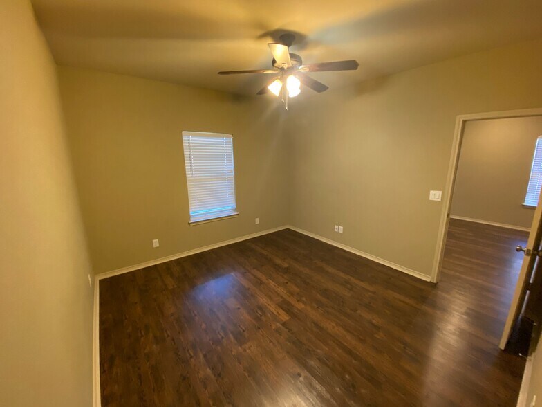 Building Photo - 4224 Castlegate Dr