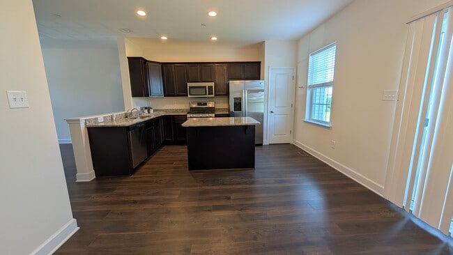 Building Photo - Nearly New 3-Bedroom Townhome in Hanover