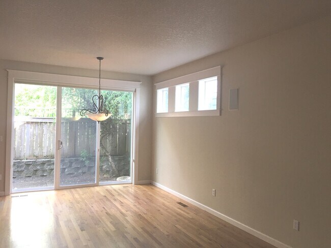 Building Photo - Beautifully updated home in great West Linn neighborhood.