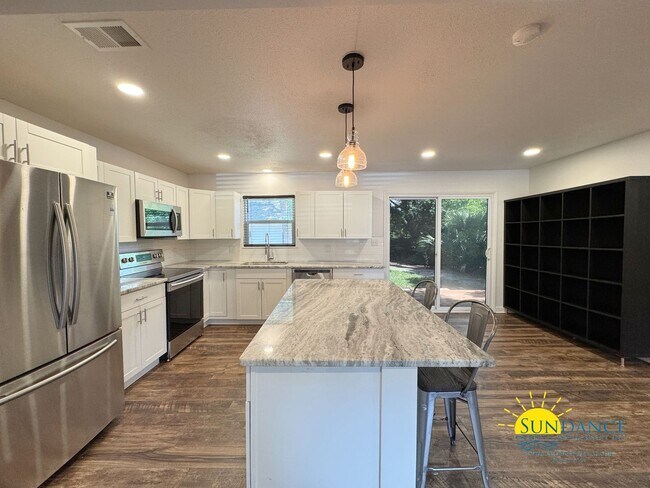 Primary Photo - Fully renovated 3 Bedroom Home in Fort Wal...