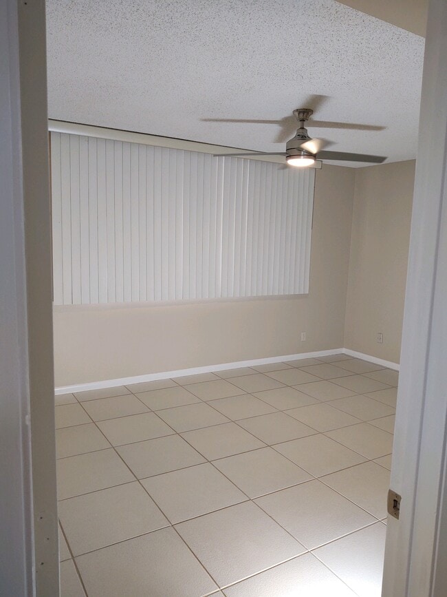 Building Photo - 2900 SW 87th Ter