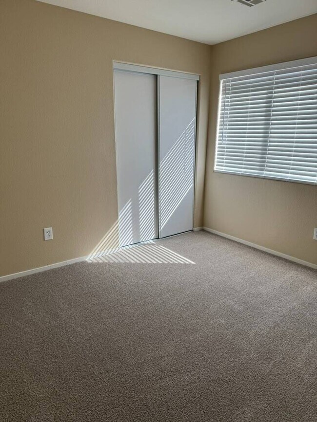 Building Photo - 2228 Cambridge Elms St