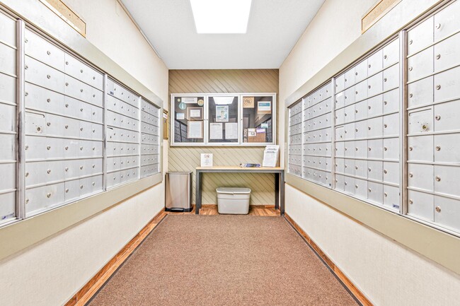 Building Photo - 1601 N Innsbruck Dr