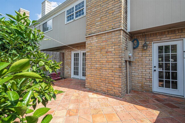 Building Photo - 1573 W Sam Houston Pkwy S