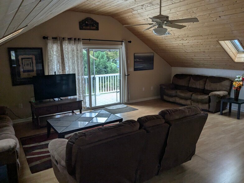 Building Photo - 128 Perrin Dr