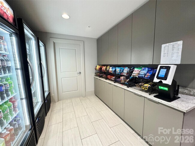 Building Photo - 905 Kenilworth Ave