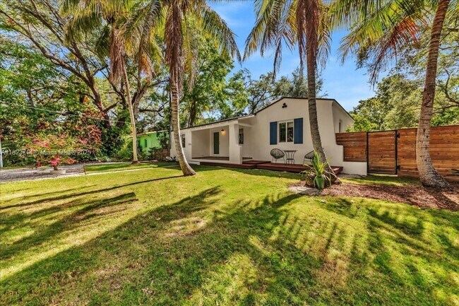 Building Photo - 7341 SW 64th Ct