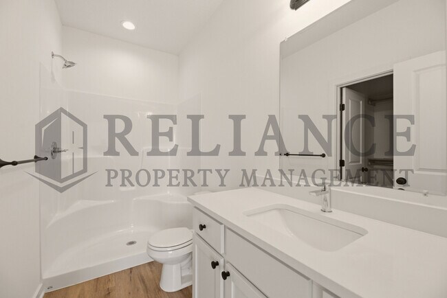 Building Photo - 5241 N Pinecrest Ct