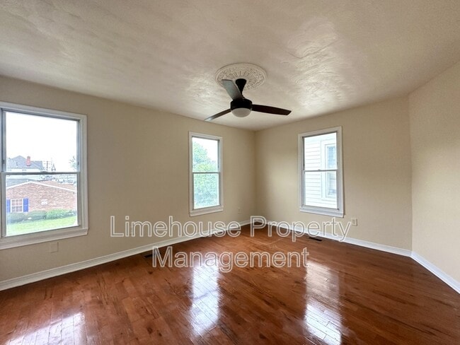 Building Photo - 305 Hardy Ave