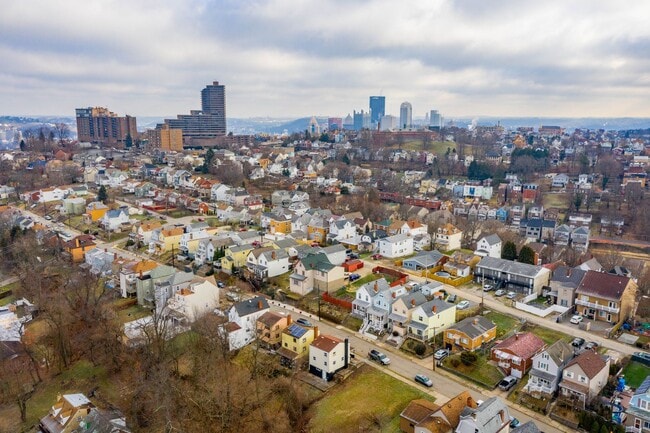 Building Photo - Stunning 2 bedroom home in Mt. Washington available May 1!