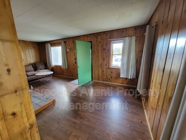 Building Photo - 1701 Old Mammoth Rd