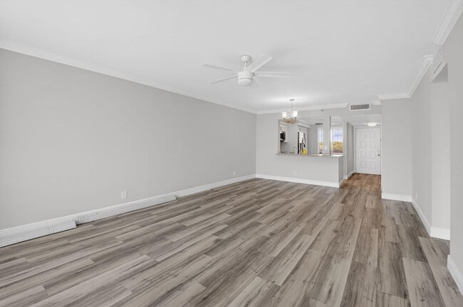 Building Photo - 7076 Huntington Ln