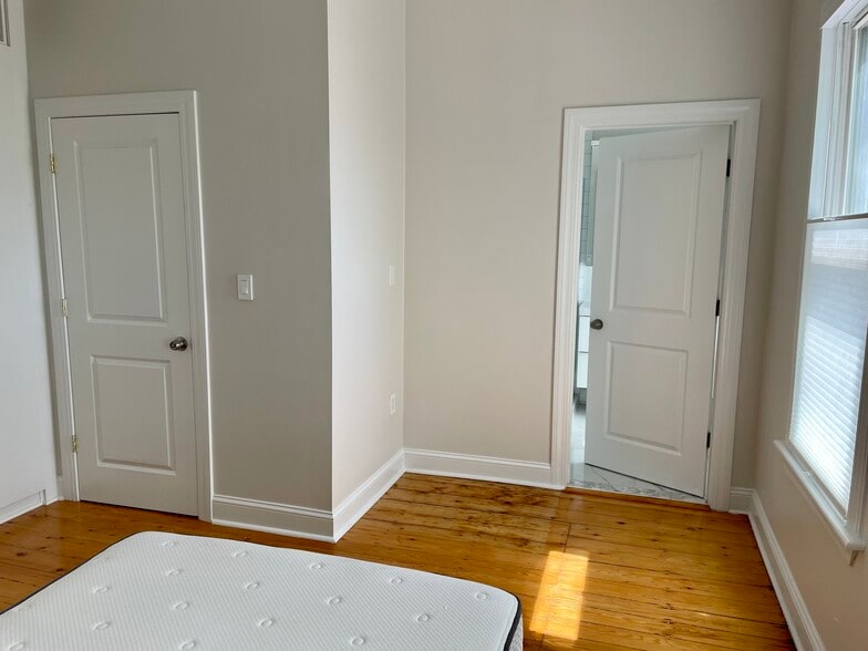 Building Photo - 258 W Broadway