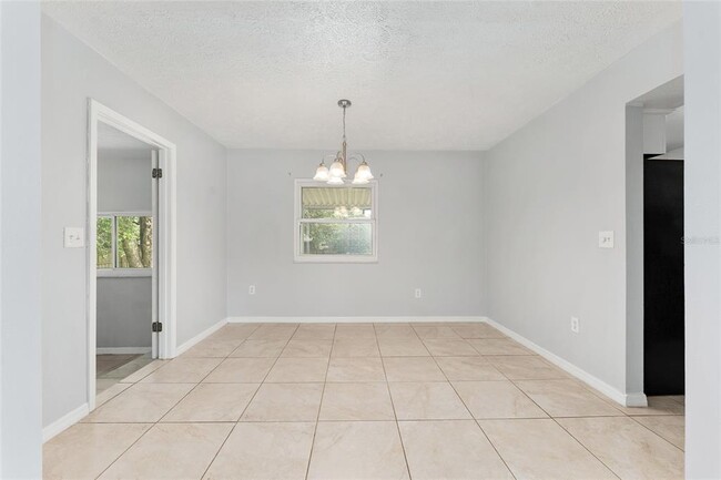 Building Photo - 4505 SE 12th Pl