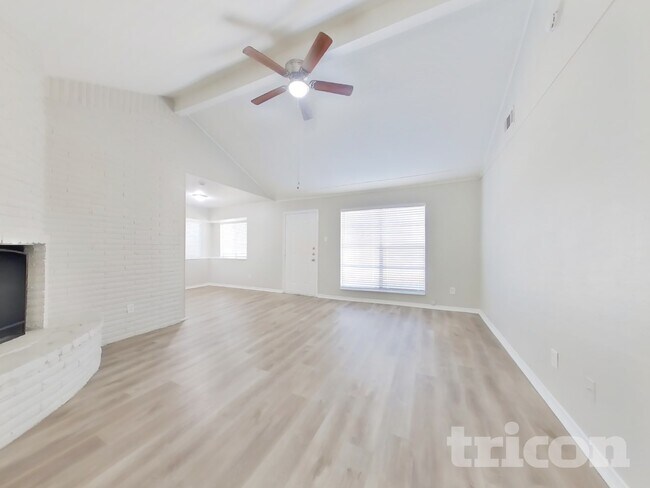 Building Photo - 6511 Grey Oaks Dr