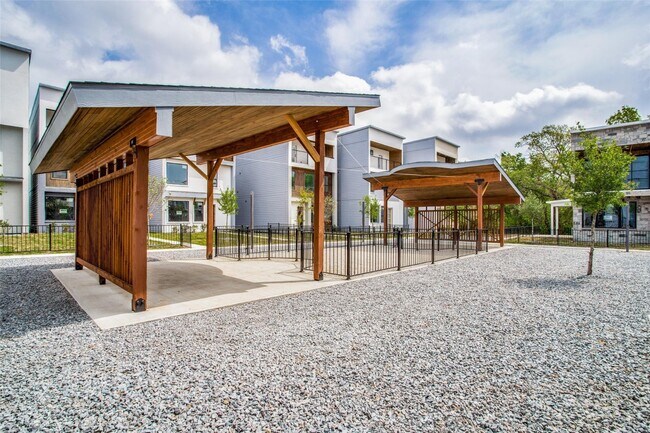 Building Photo - 10630 Greengarden Rd