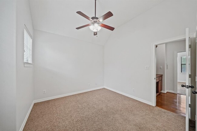 Building Photo - 1846 Woodbend Village Ct