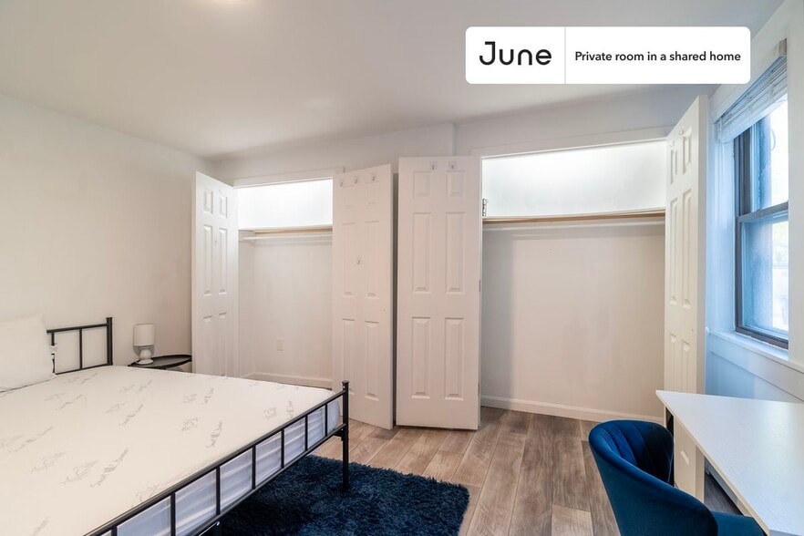 Building Photo - Room in Shared 5 bed/2 bath home in South Boston