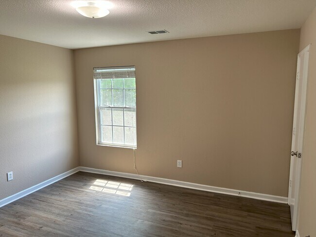 Building Photo - 230 Laramie Circle