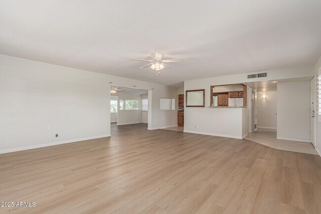 Building Photo - 12640 N Pebble Beach Dr