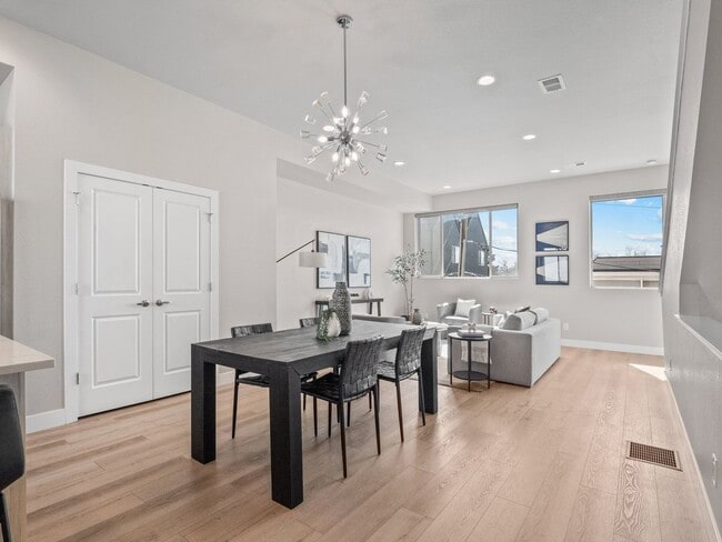 Building Photo - Modern Townhome with Mountain Views in One...