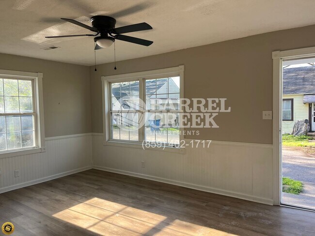 Building Photo - 2-Bed 1-Bath House